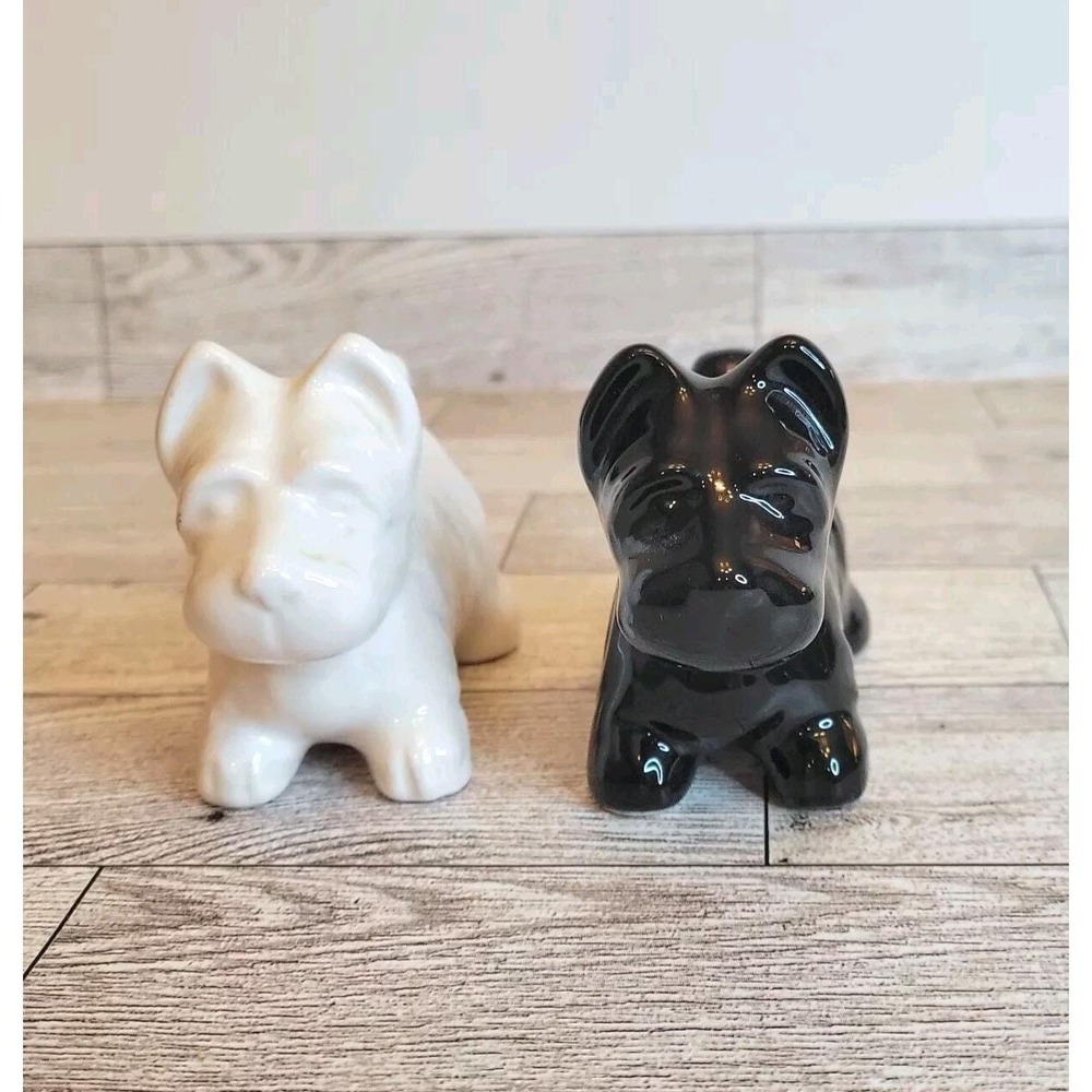 Black & White Pair Scottish Terrier Salt and Pepper Shakers Vintage